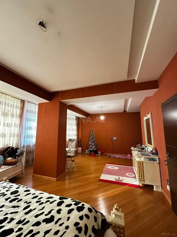Satılır 5 otaqlı mənzil 400 m²