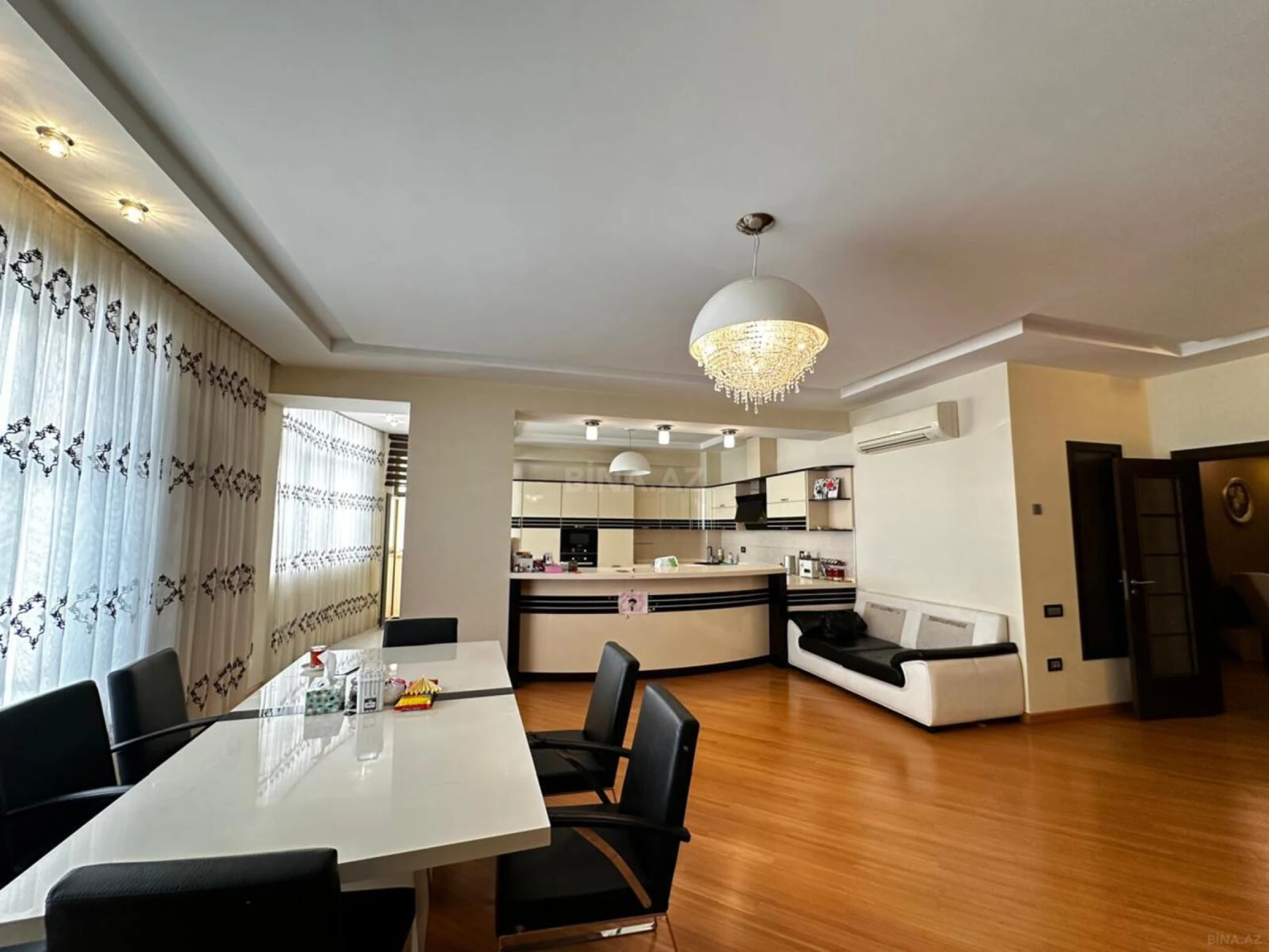 Satılır 5 otaqlı mənzil 400 m²