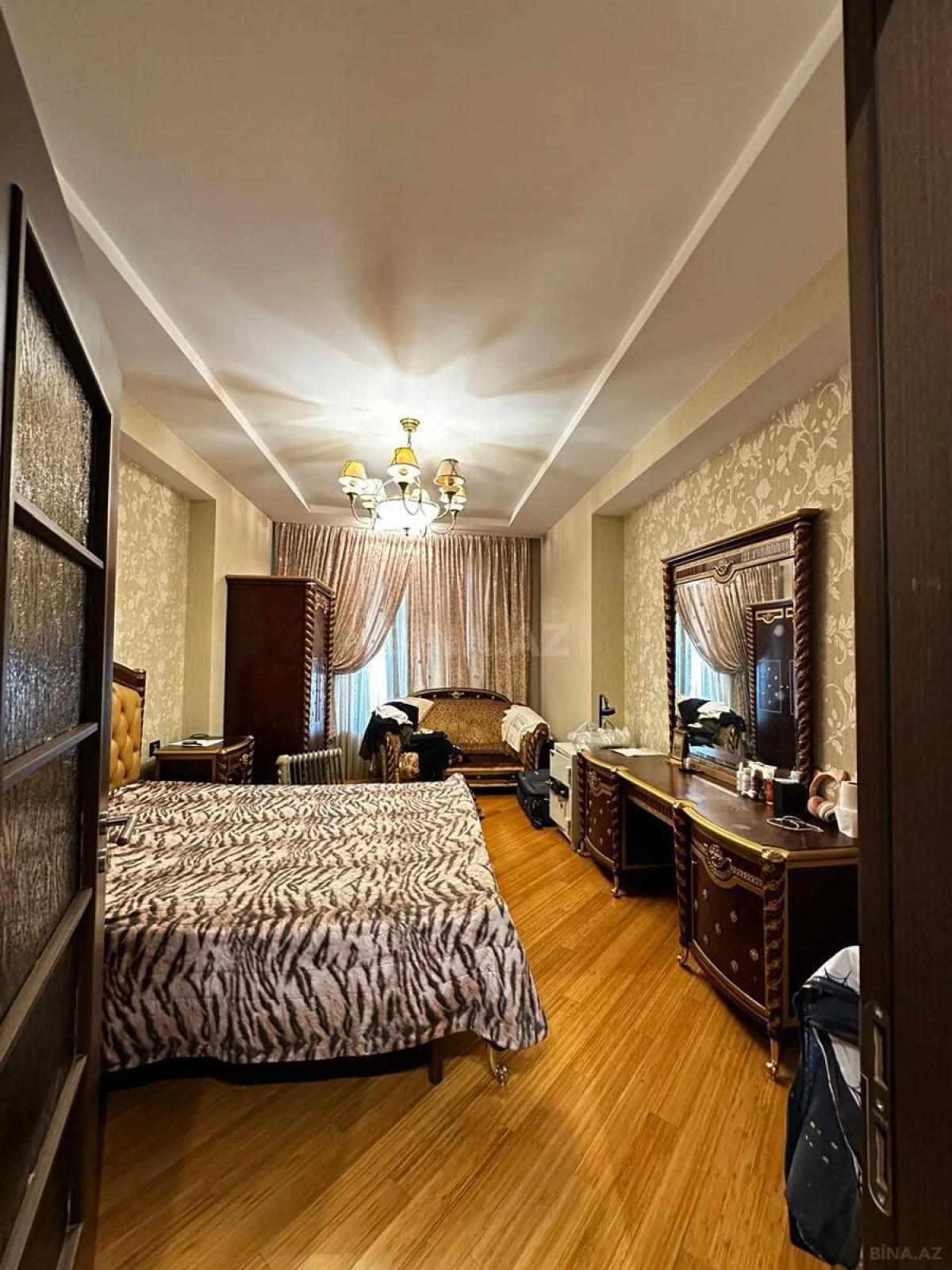 Satılır 5 otaqlı mənzil 400 m²