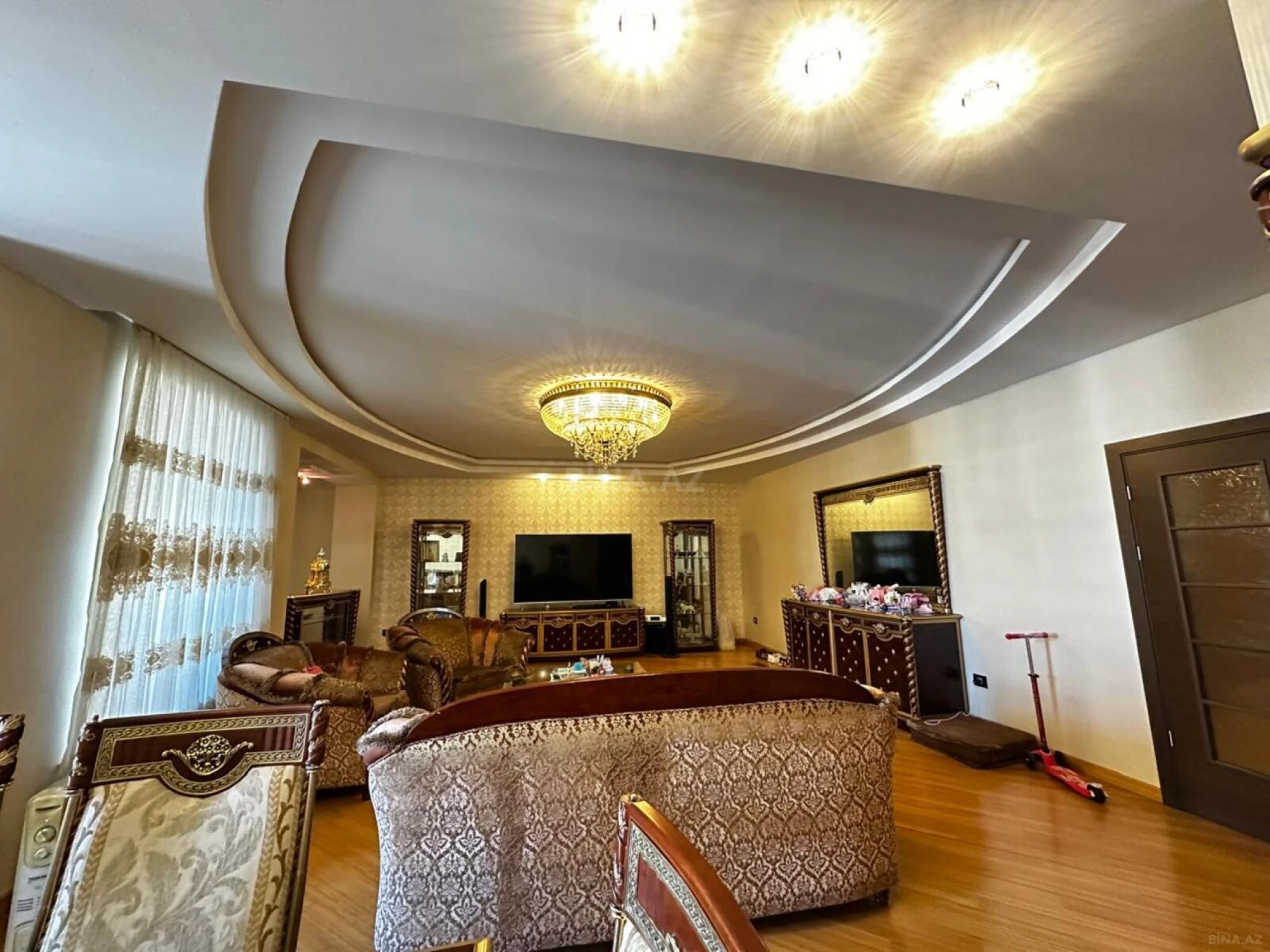 Satılır 5 otaqlı mənzil 400 m²