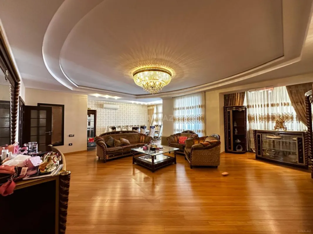 Satılır 5 otaqlı mənzil 400 m²