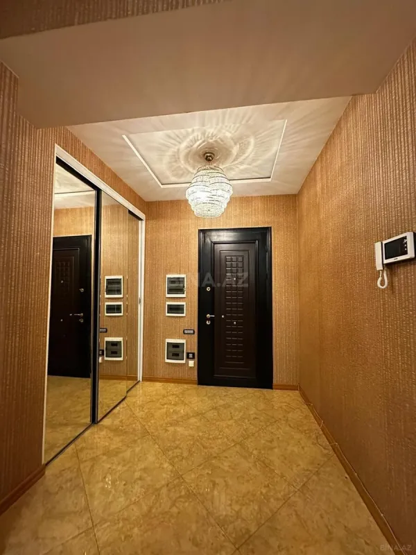 Satılır 5 otaqlı mənzil 400 m²