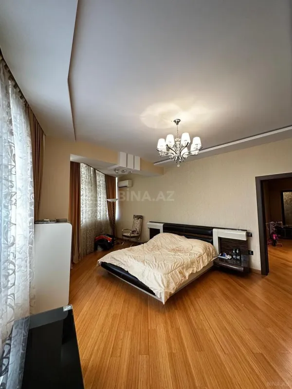 Satılır 5 otaqlı mənzil 400 m²