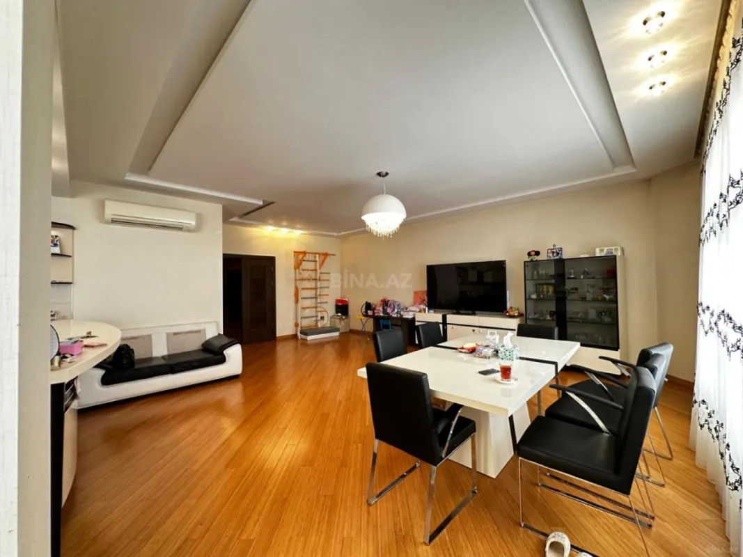 Satılır 5 otaqlı mənzil 400 m²