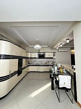 Satılır 5 otaqlı mənzil 400 m²