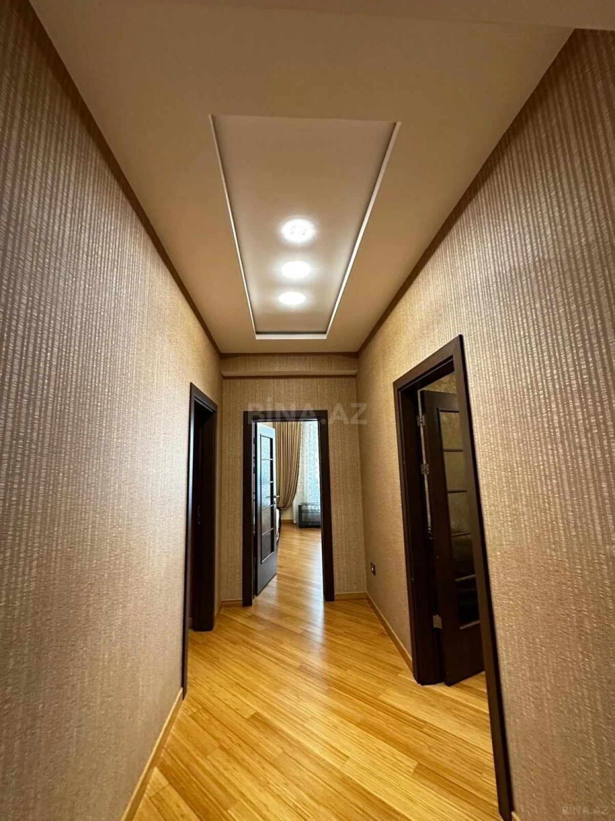 Satılır 5 otaqlı mənzil 400 m²