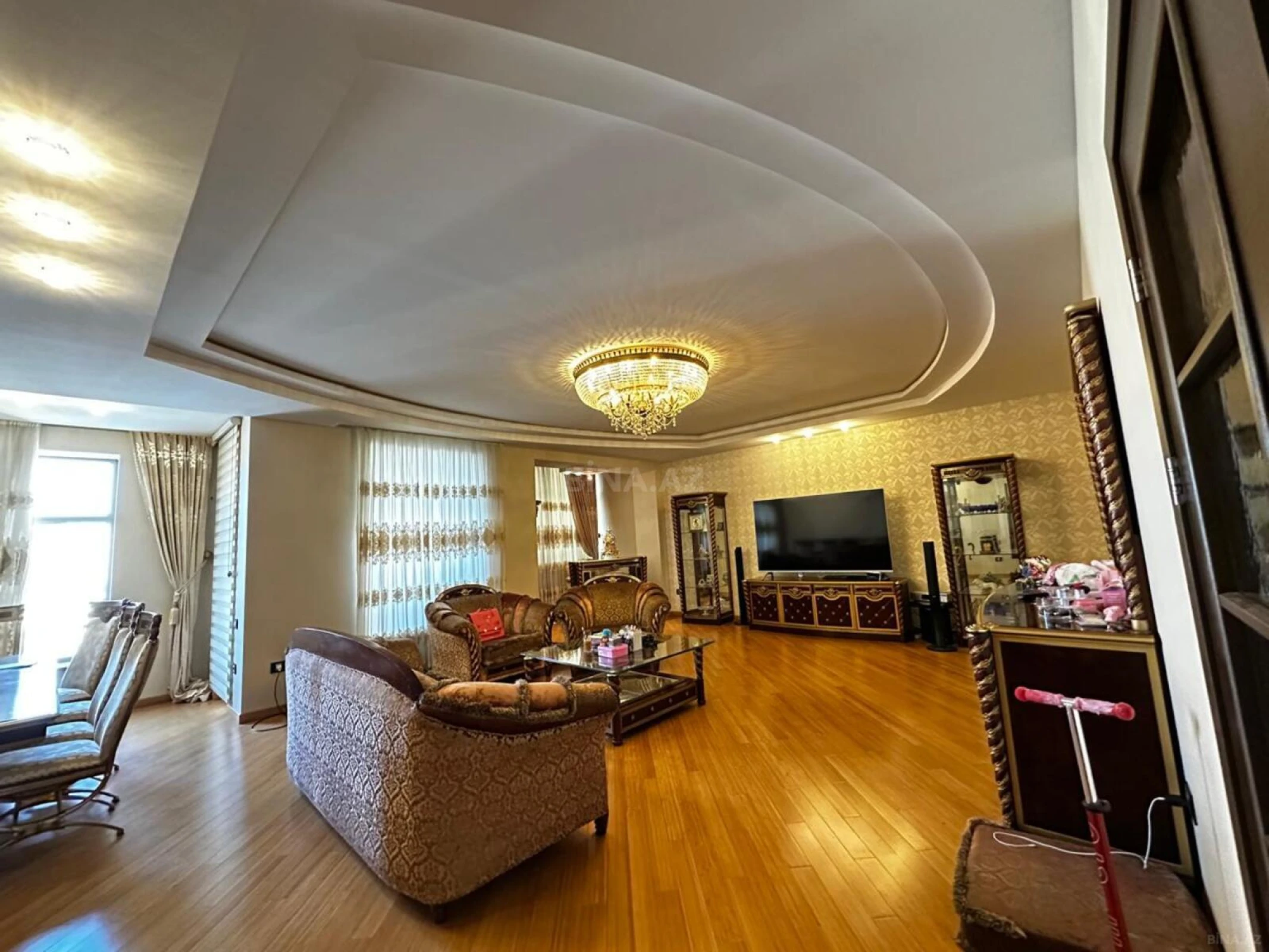 Satılır 5 otaqlı mənzil 400 m²