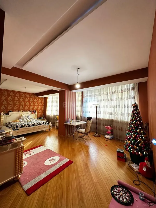 Satılır 5 otaqlı mənzil 400 m²