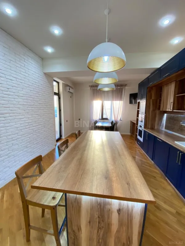Kirayə verilir 4 otaqlı mənzil 175 m²
