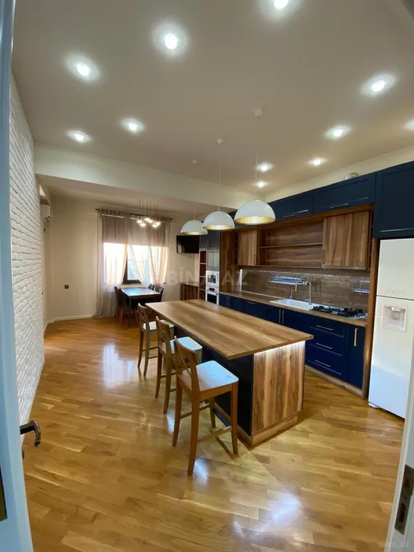 Kirayə verilir 4 otaqlı mənzil 175 m²