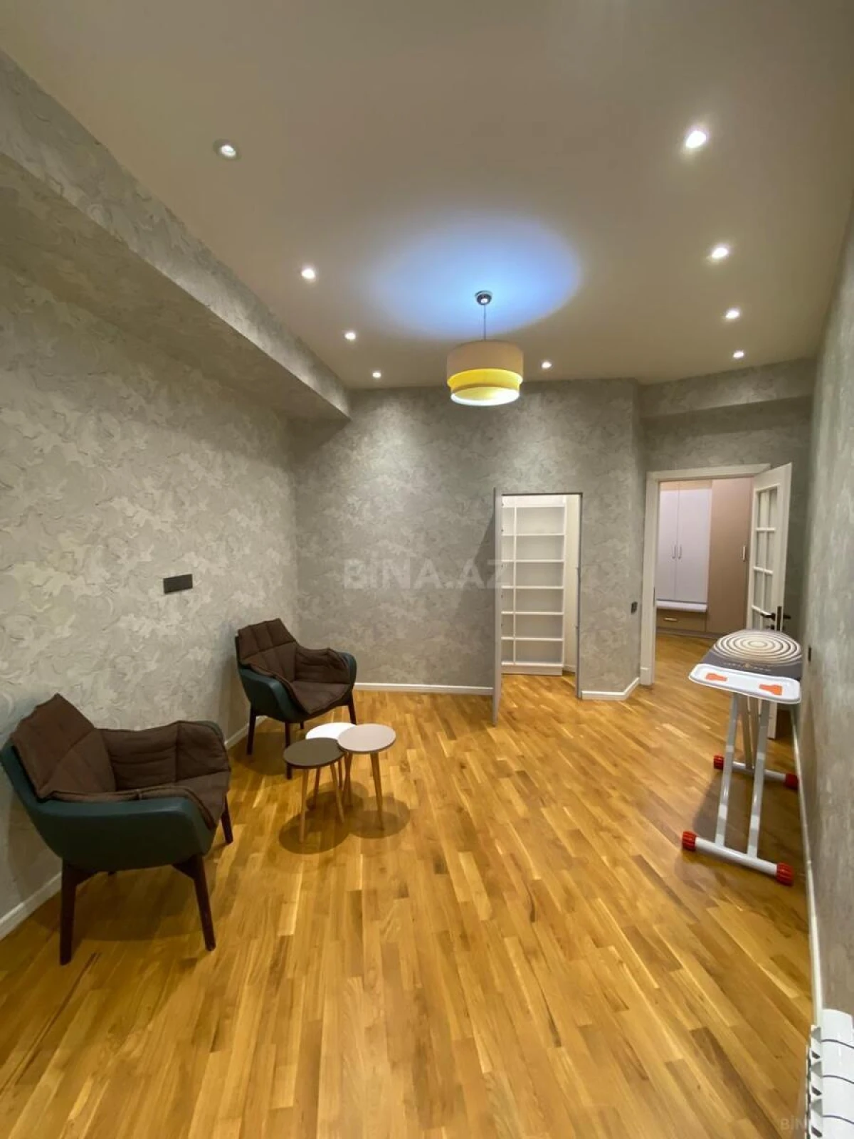 Kirayə verilir 4 otaqlı mənzil 175 m²
