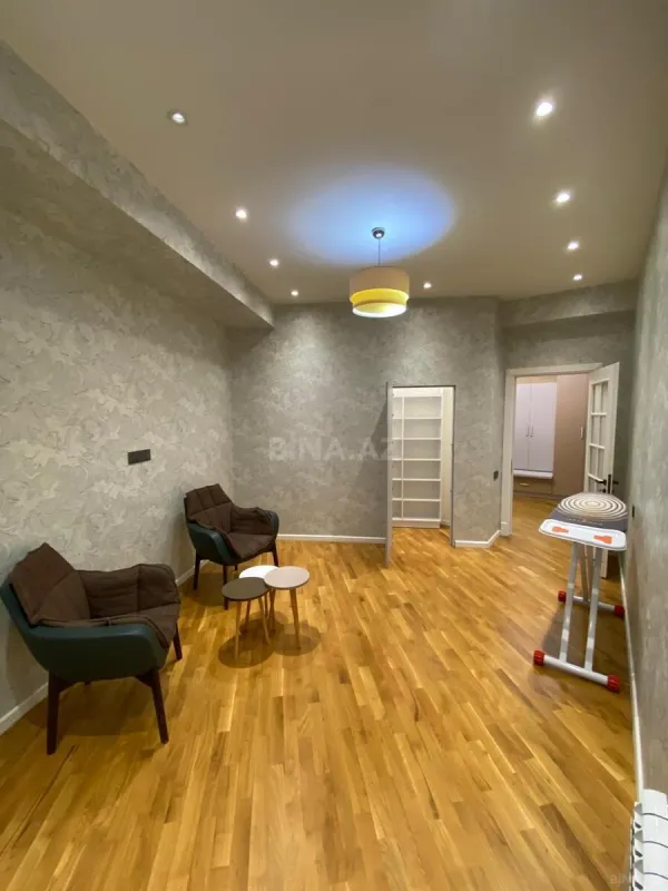 Kirayə verilir 4 otaqlı mənzil 175 m²