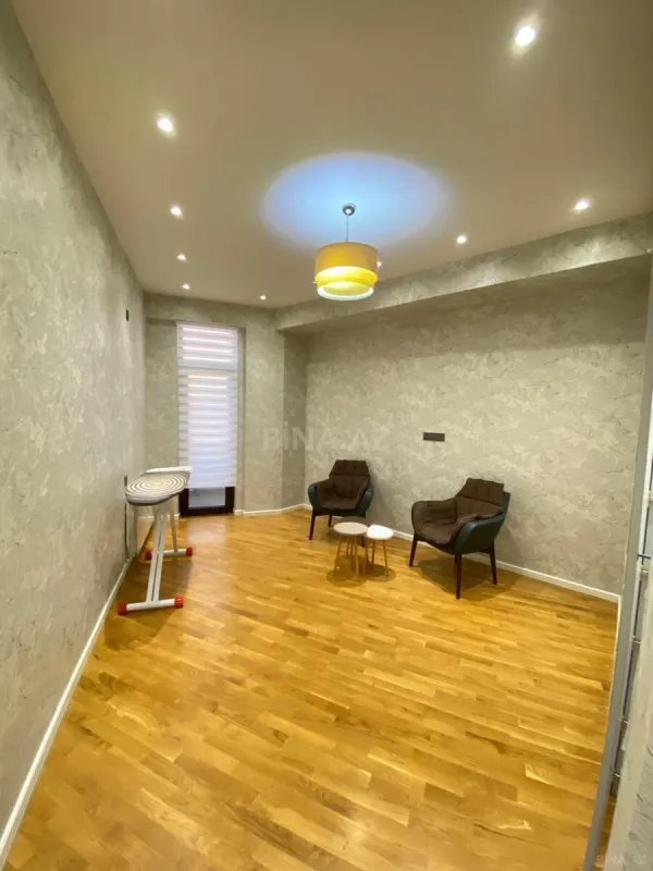Kirayə verilir 4 otaqlı mənzil 175 m²
