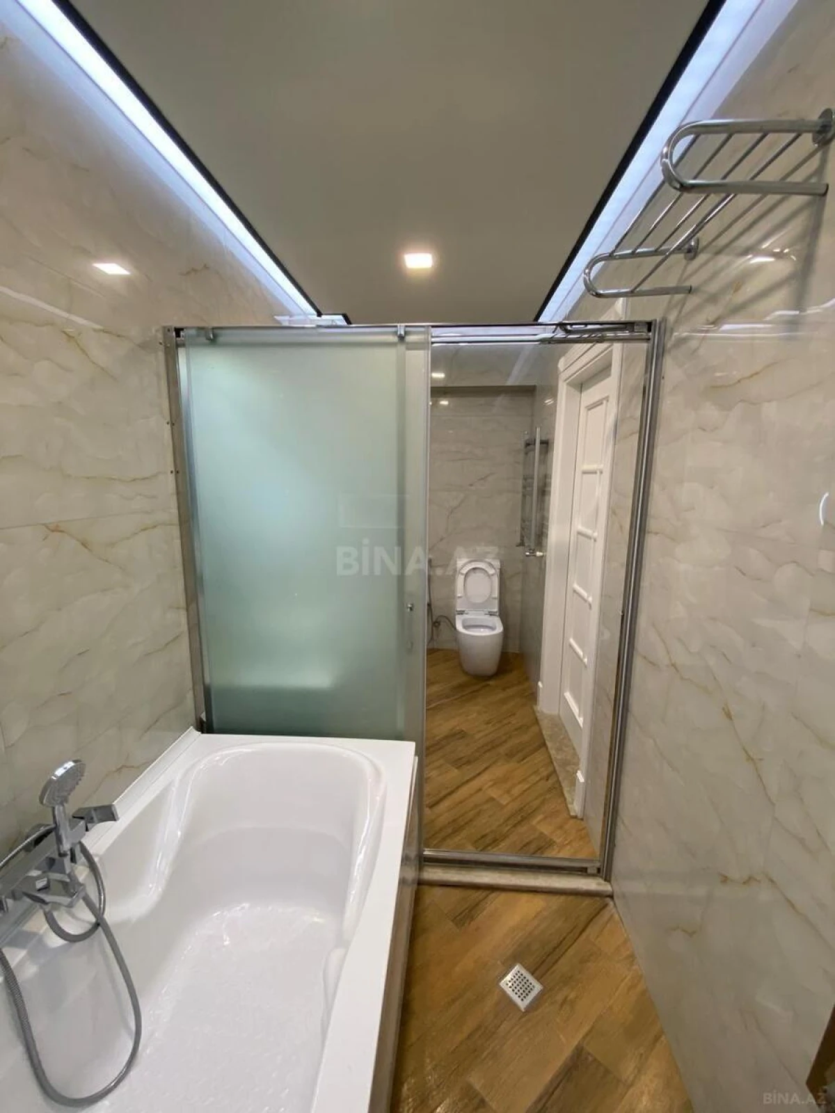 Kirayə verilir 4 otaqlı mənzil 175 m²