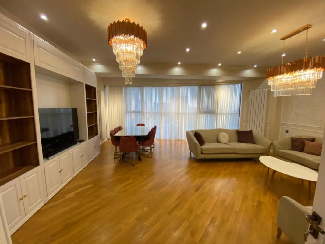 Kirayə verilir 4 otaqlı mənzil 175 m²