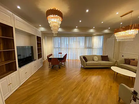 Kirayə verilir 4 otaqlı mənzil 175 m²