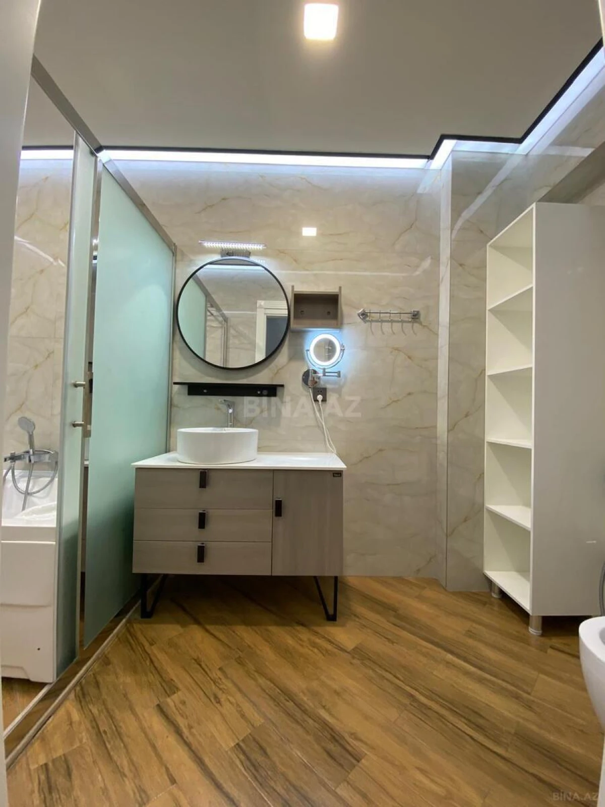 Kirayə verilir 4 otaqlı mənzil 175 m²