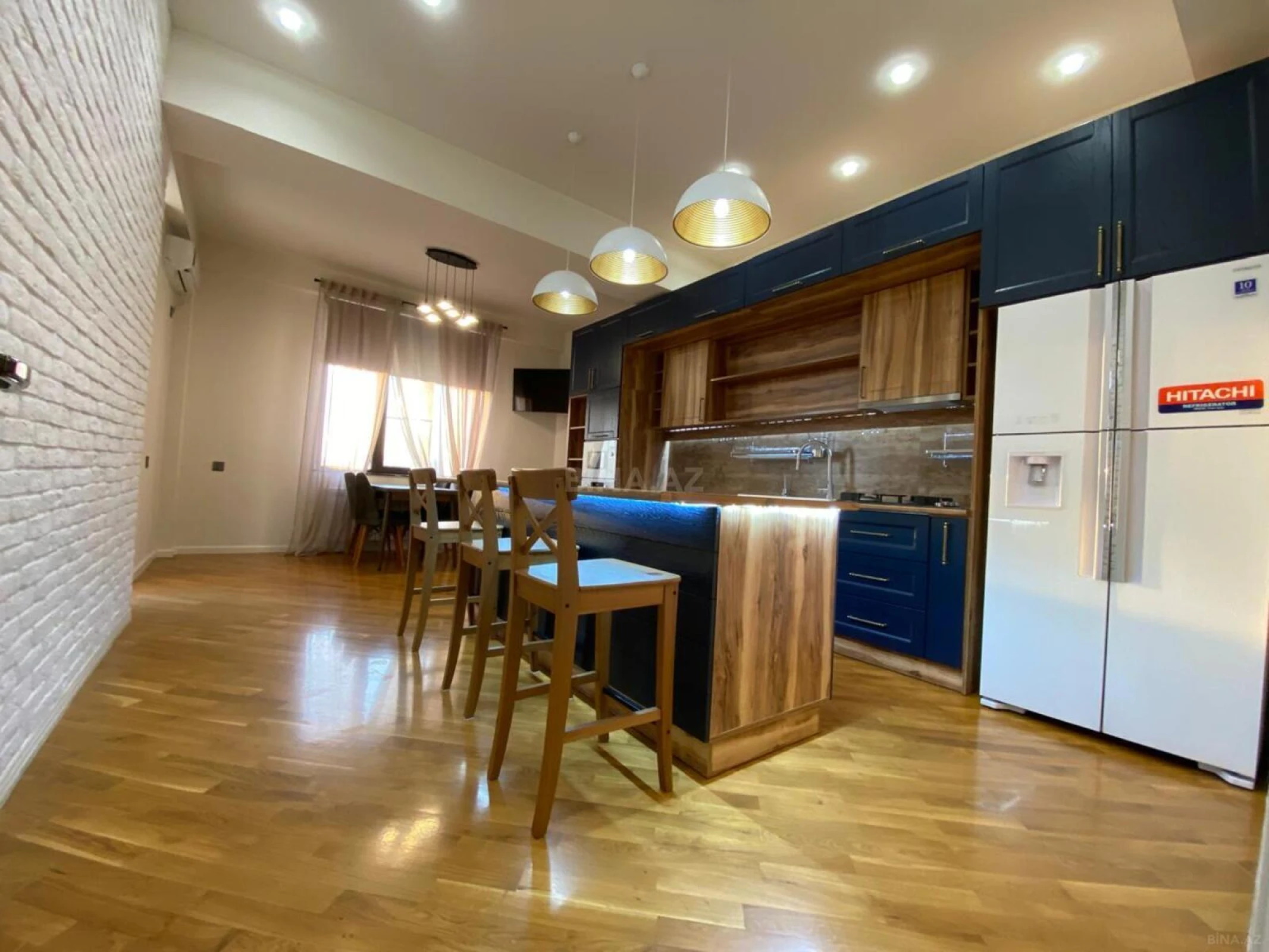 Kirayə verilir 4 otaqlı mənzil 175 m²