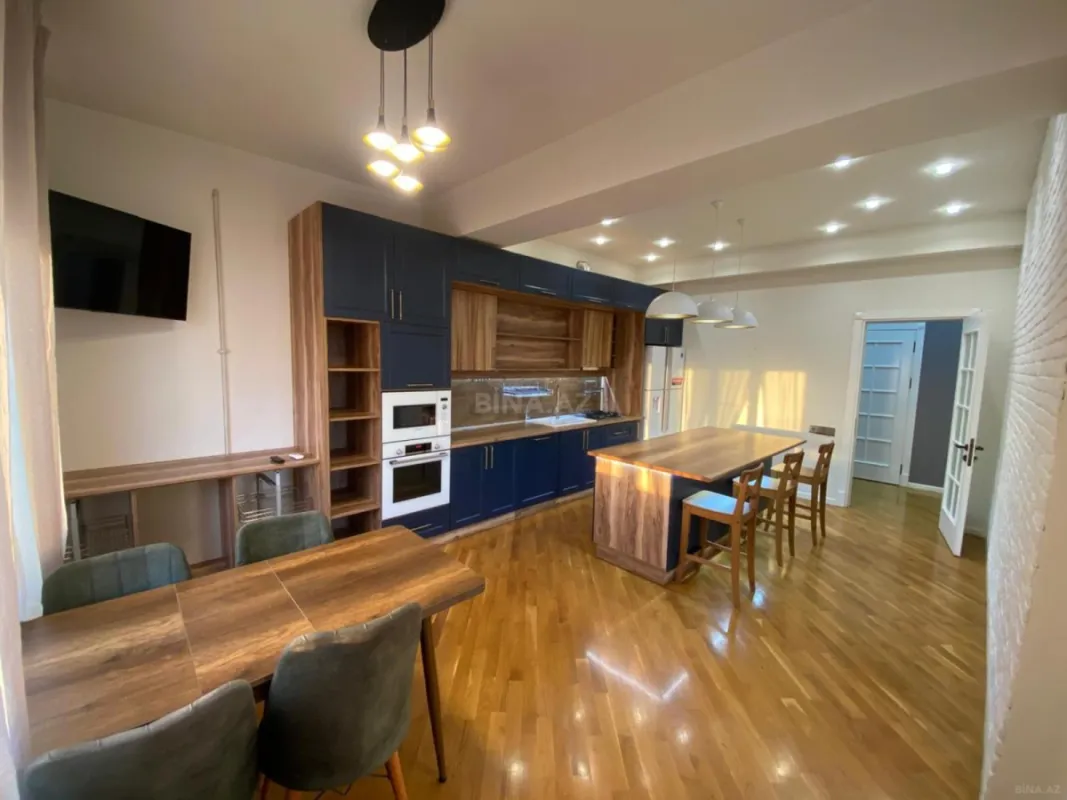 Kirayə verilir 4 otaqlı mənzil 175 m²