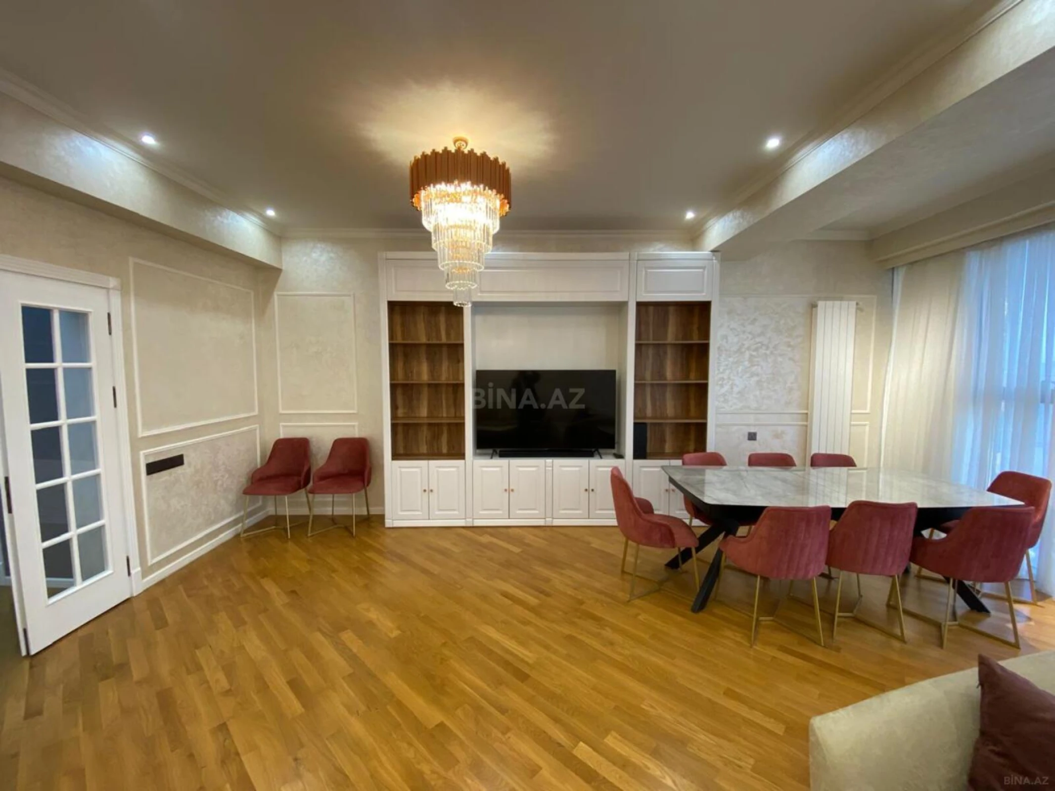 Kirayə verilir 4 otaqlı mənzil 175 m²