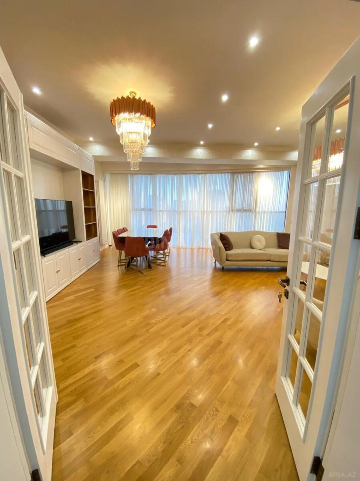 Kirayə verilir 4 otaqlı mənzil 175 m²