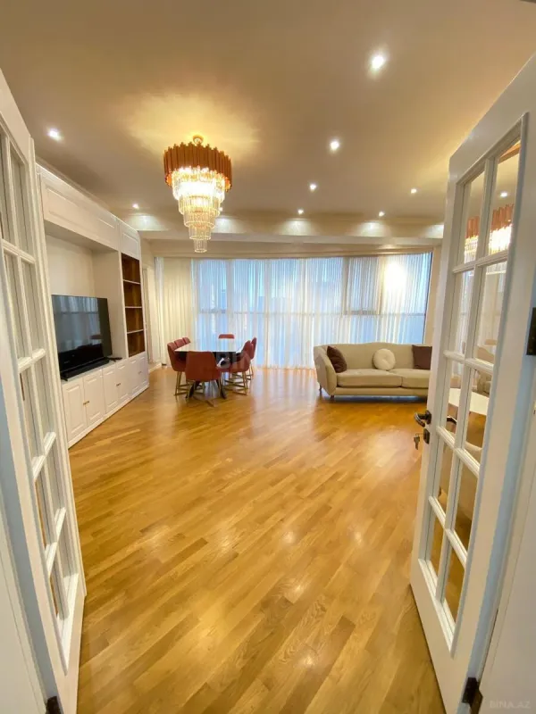 Kirayə verilir 4 otaqlı mənzil 175 m²