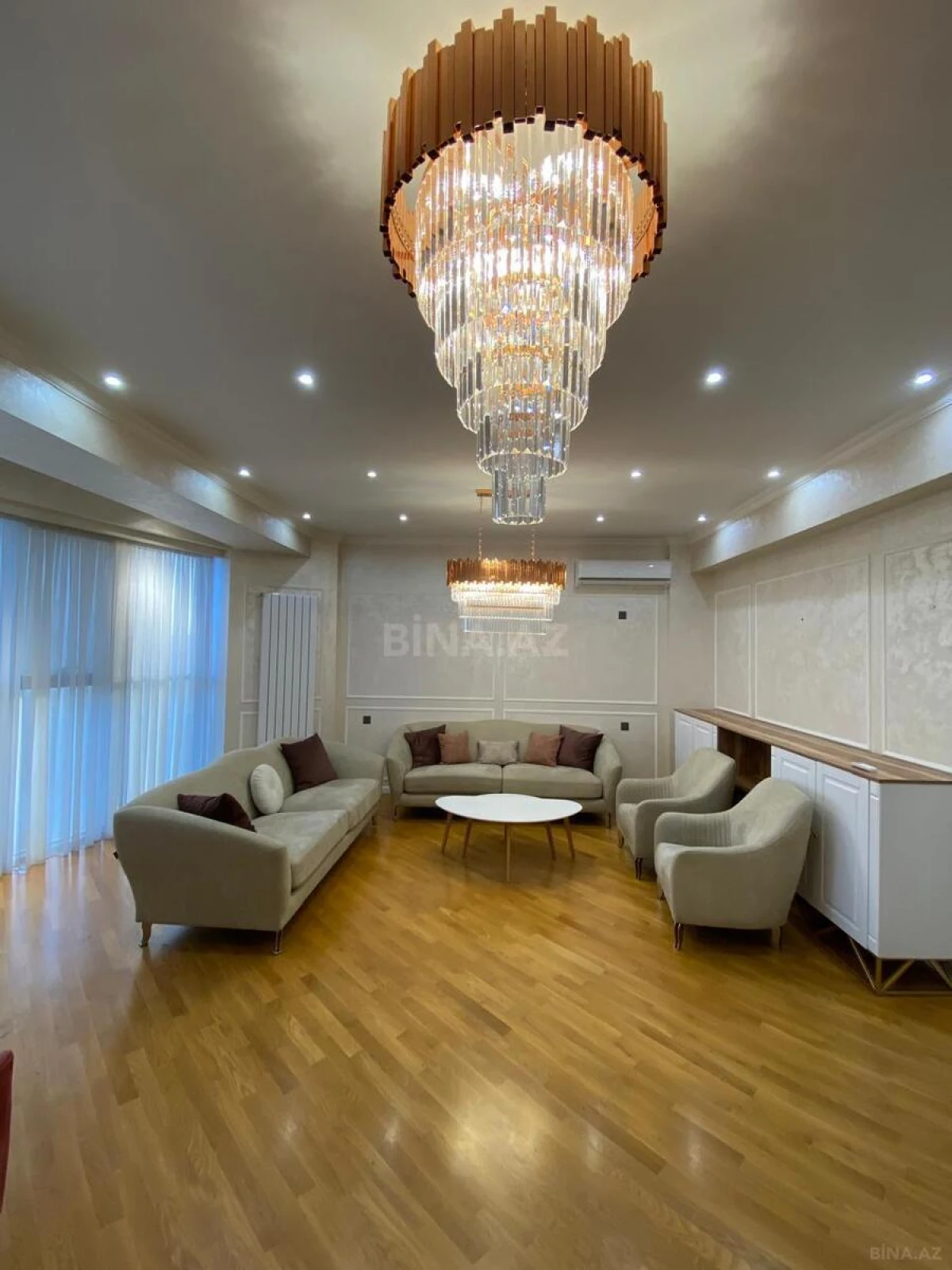 Kirayə verilir 4 otaqlı mənzil 175 m²