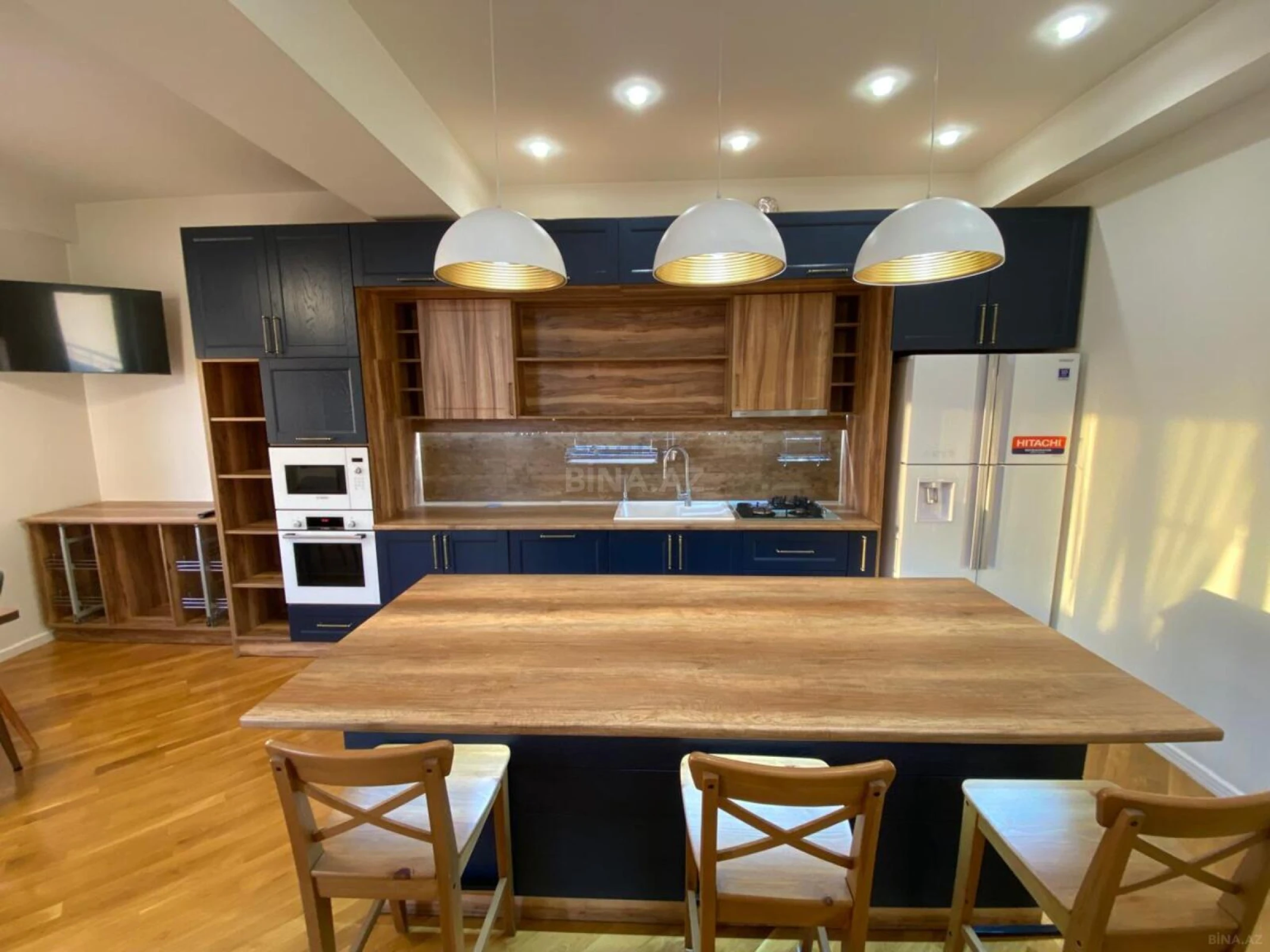 Kirayə verilir 4 otaqlı mənzil 175 m²