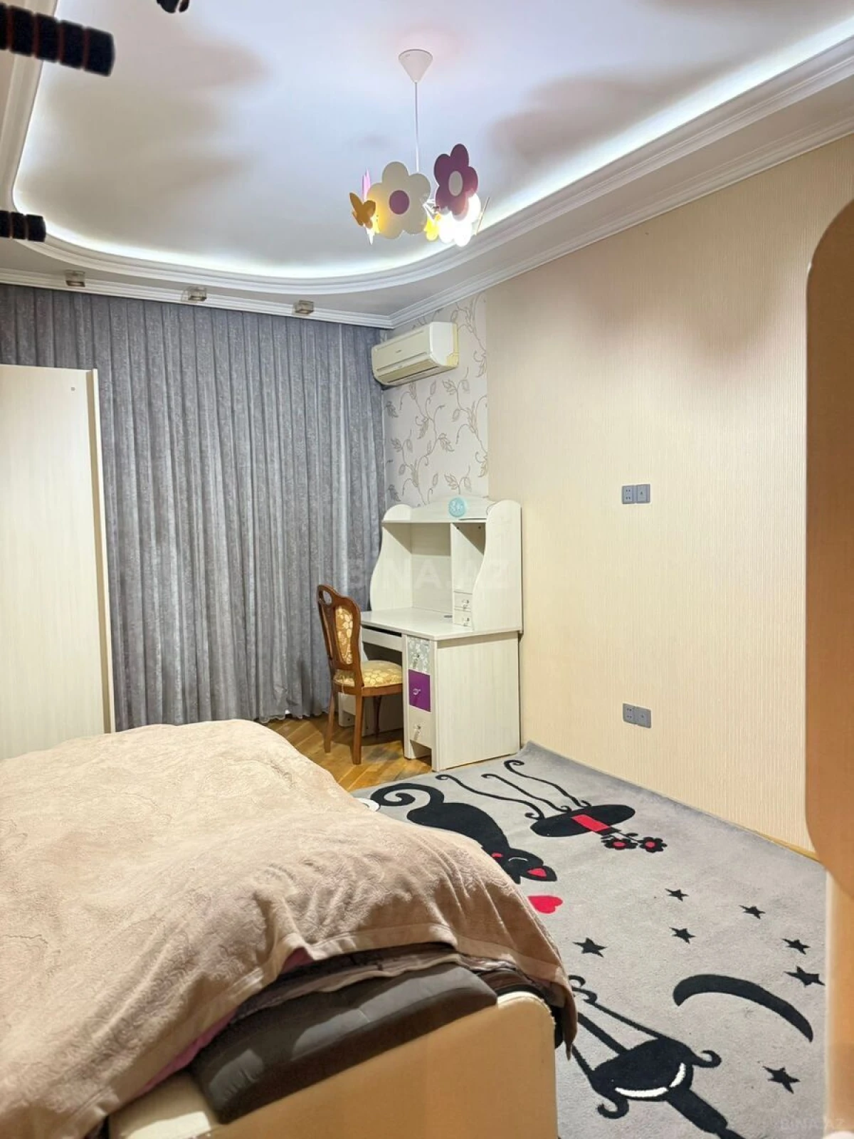 Satılır 3 otaqlı mənzil 140 m²