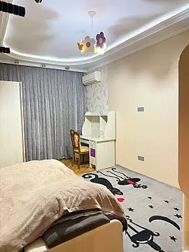 Satılır 3 otaqlı mənzil 140 m²
