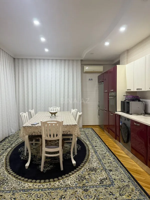 Satılır 3 otaqlı mənzil 140 m²