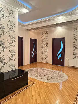Satılır 3 otaqlı mənzil 140 m²