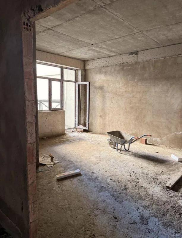 Satılır 4 otaqlı mənzil 224 m²