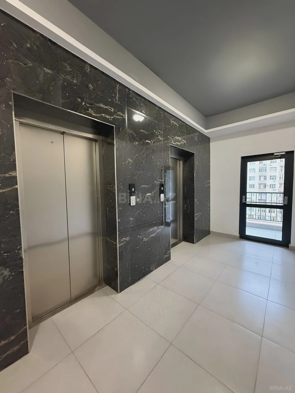 Satılır 4 otaqlı mənzil 224 m²