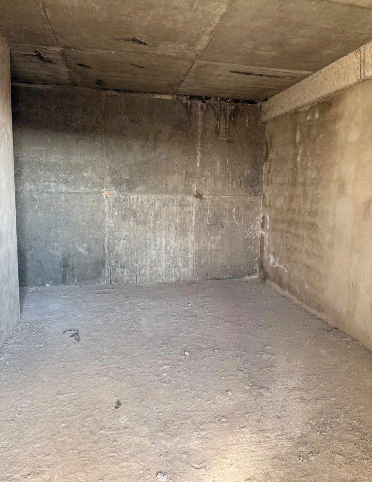 Satılır 4 otaqlı mənzil 224 m²