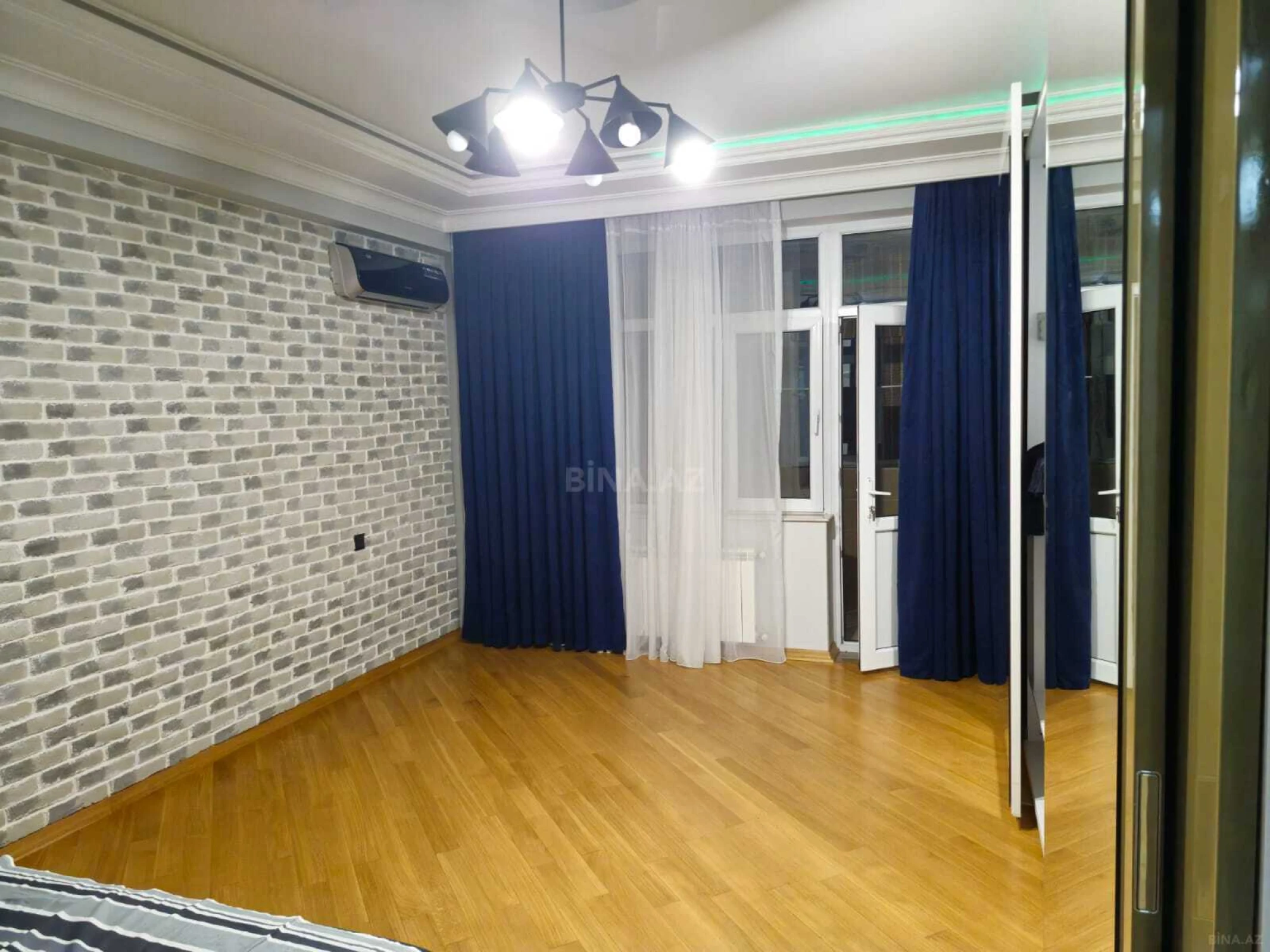 Kirayə verilir 3 otaqlı mənzil 150 m²