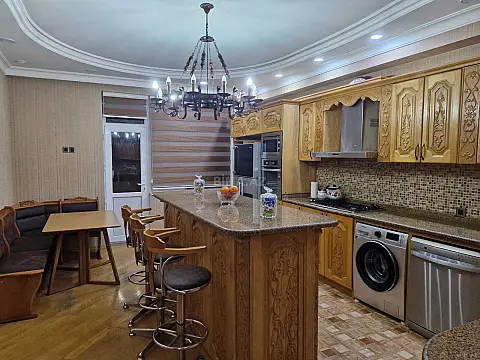 Kirayə verilir 3 otaqlı mənzil 150 m²