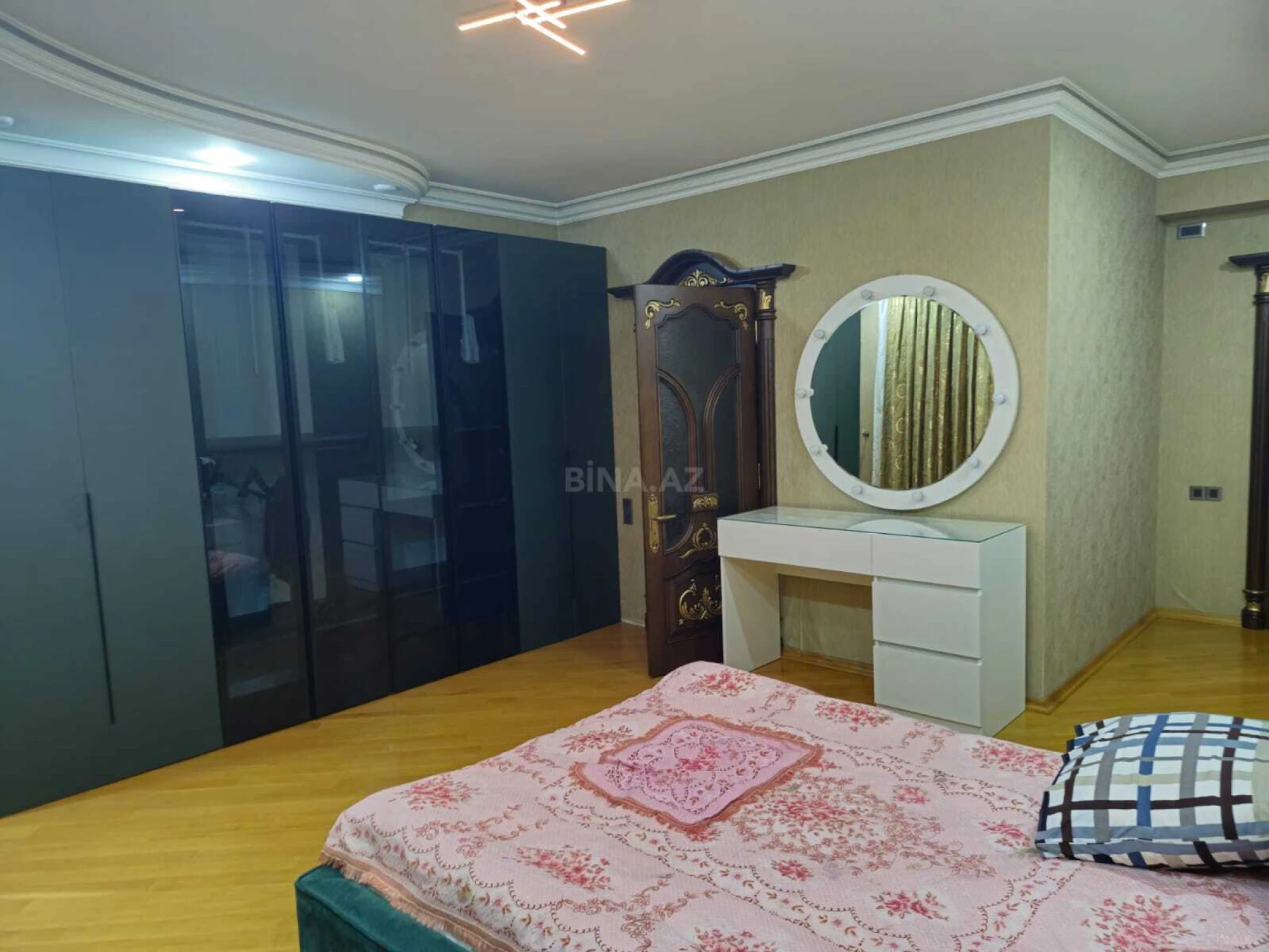 Kirayə verilir 3 otaqlı mənzil 150 m²