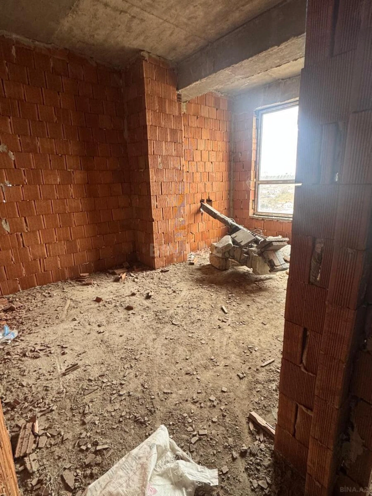 Satılır 4 otaqlı mənzil 110 m²