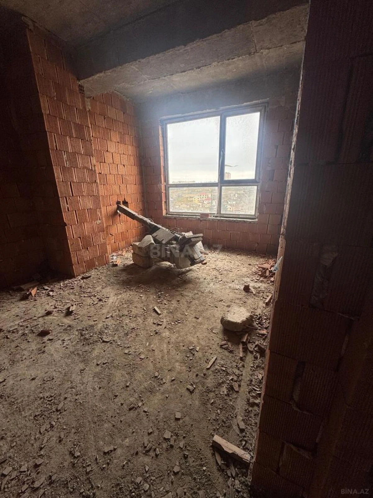 Satılır 4 otaqlı mənzil 110 m²