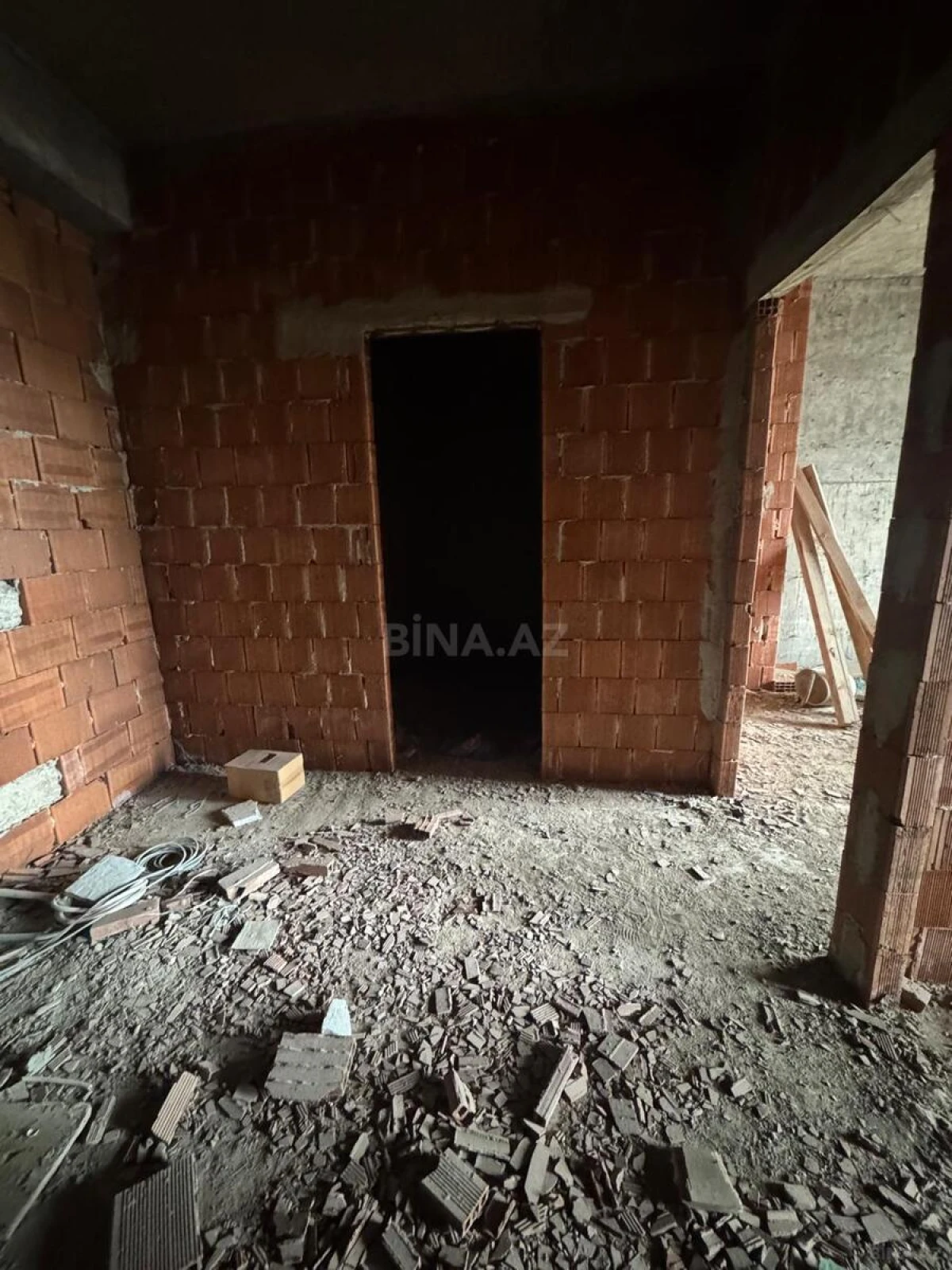 Satılır 4 otaqlı mənzil 110 m²