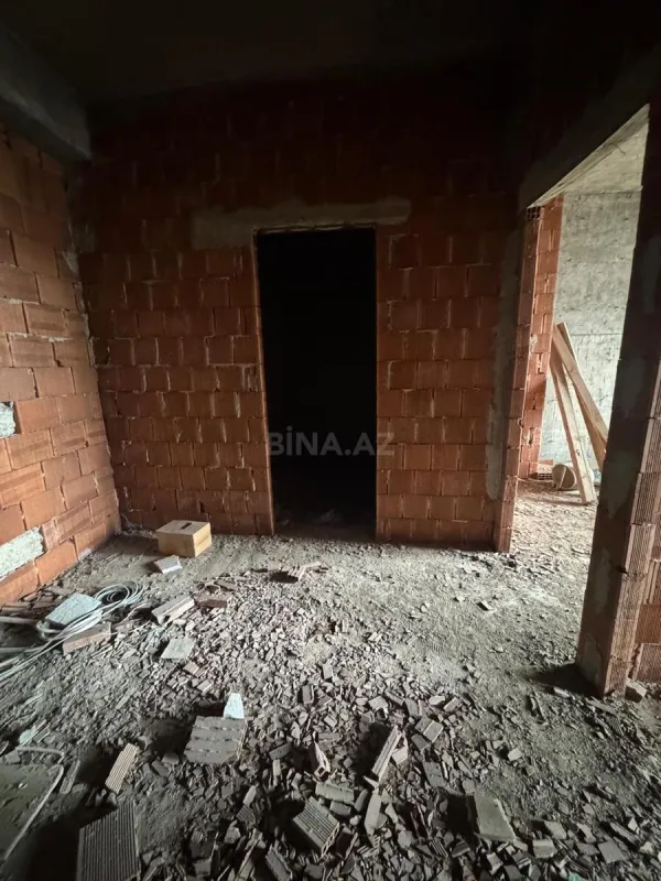 Satılır 4 otaqlı mənzil 110 m²