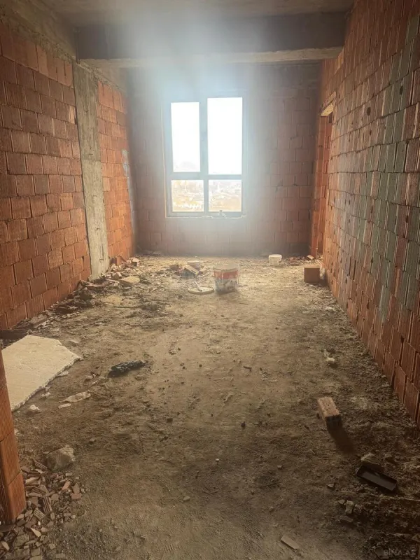 Satılır 4 otaqlı mənzil 110 m²