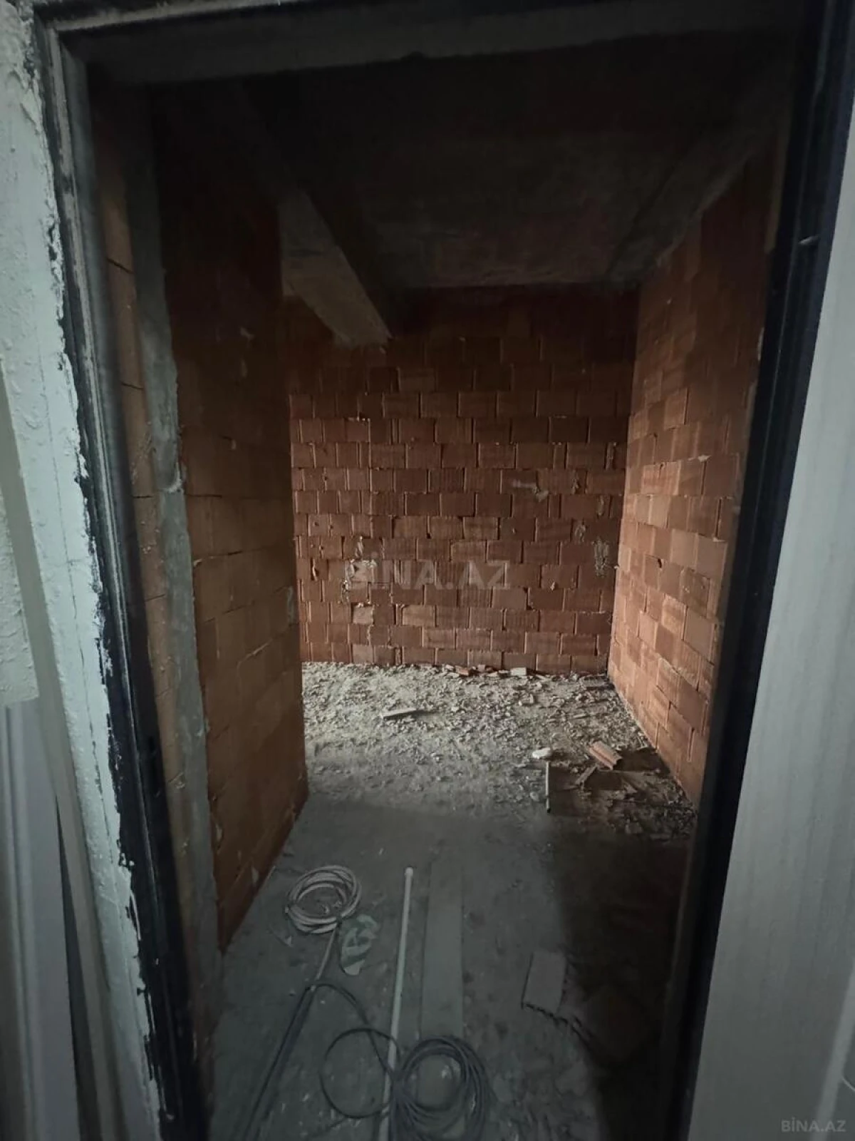 Satılır 4 otaqlı mənzil 110 m²