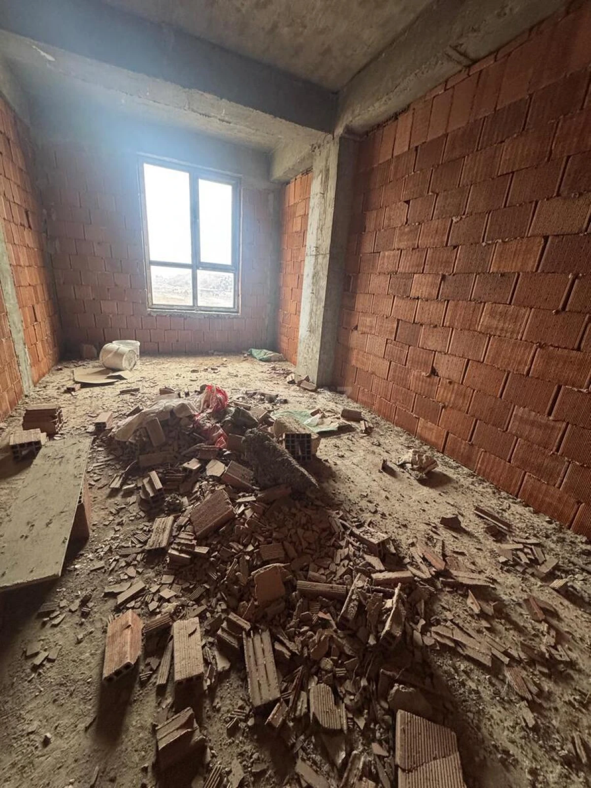 Satılır 4 otaqlı mənzil 110 m²