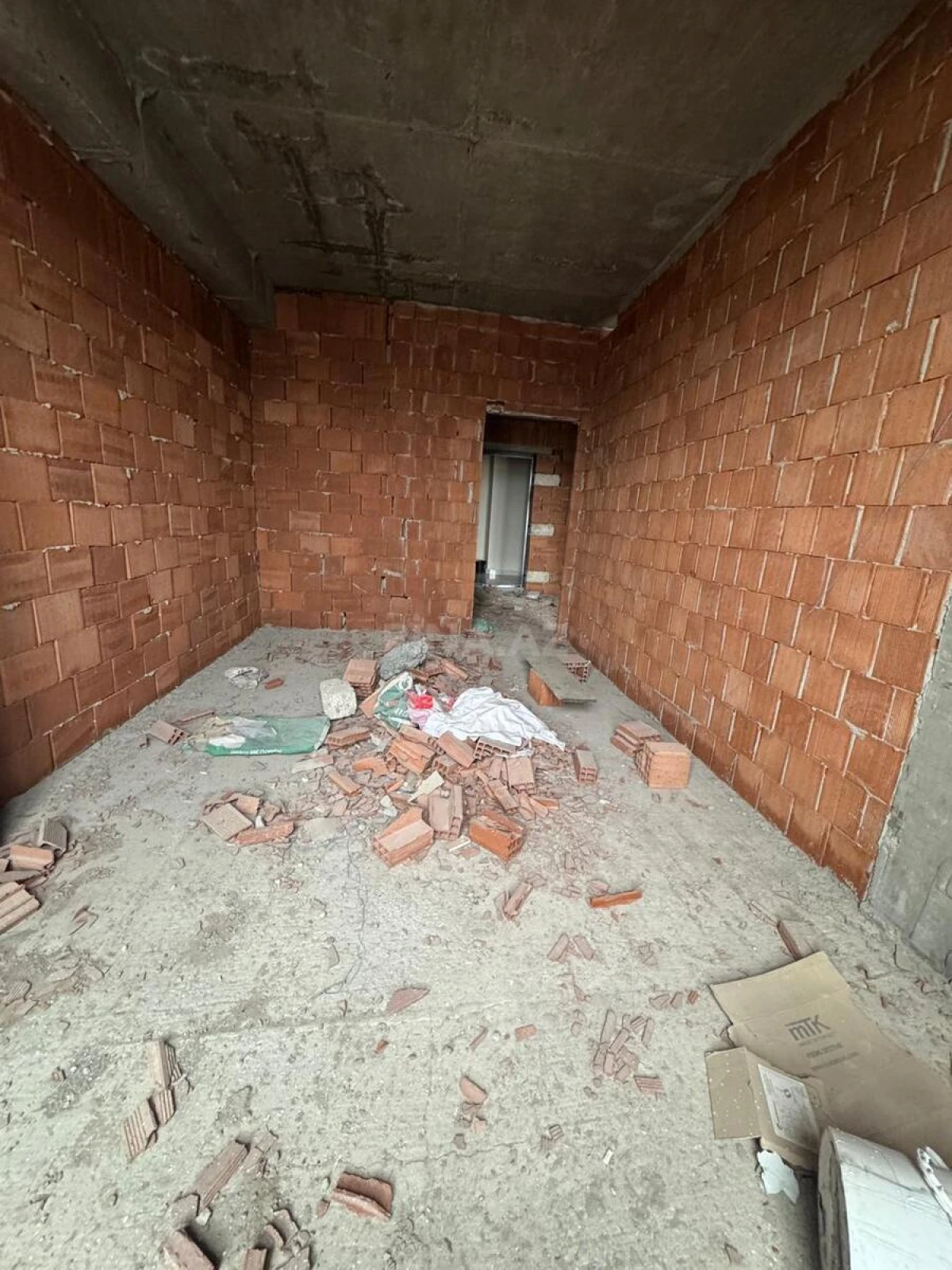 Satılır 4 otaqlı mənzil 110 m²