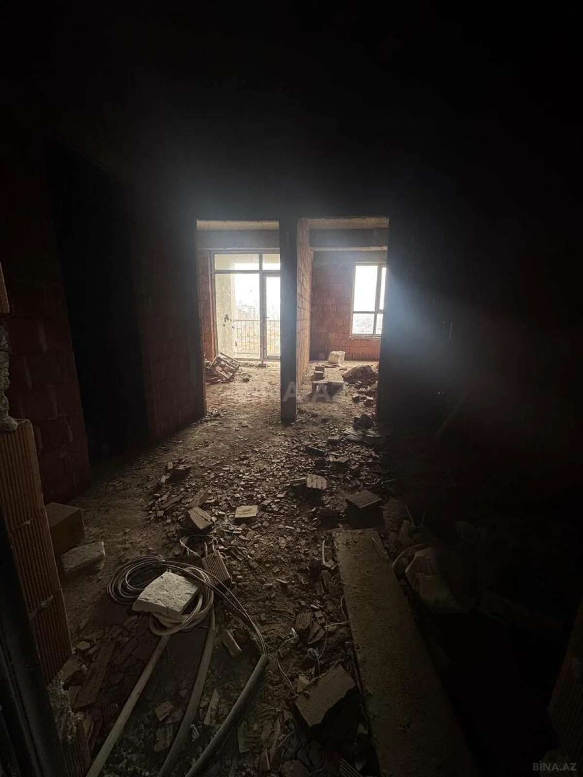 Satılır 4 otaqlı mənzil 110 m²