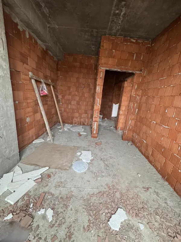 Satılır 4 otaqlı mənzil 110 m²