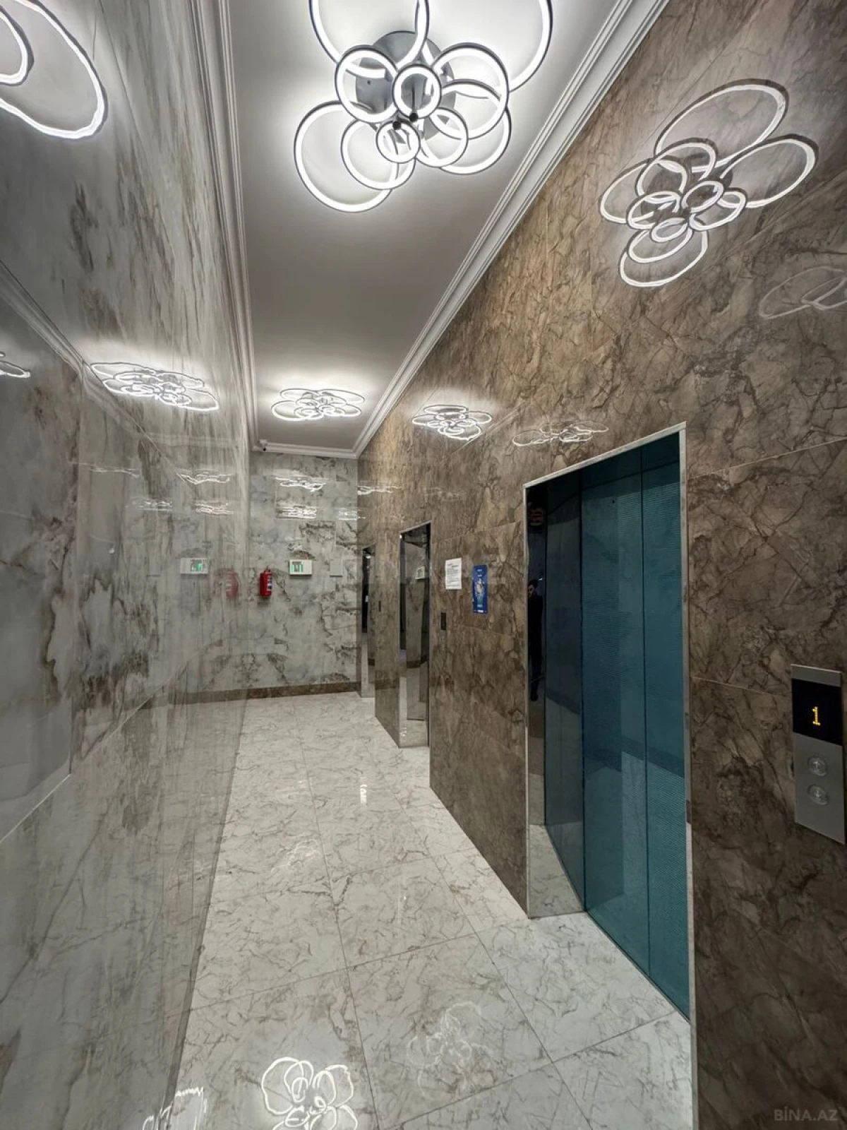 Satılır 4 otaqlı mənzil 164 m²