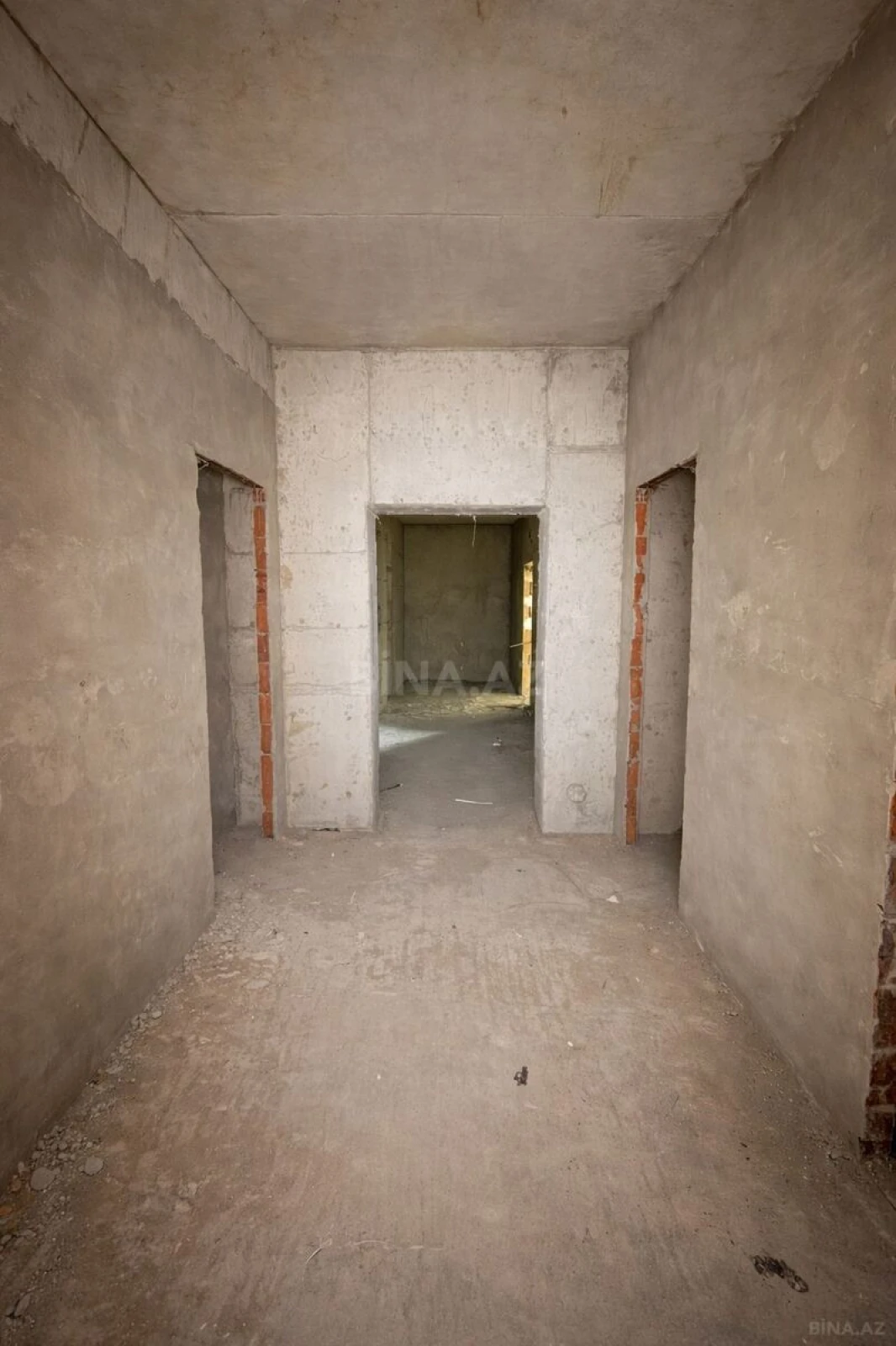 Satılır 4 otaqlı mənzil 164 m²